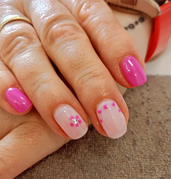 Uñas de gel y acrílicas con decoración y semipermanente en Peluquería Nieves Blanco Conde